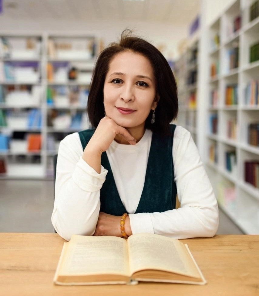 Методологическая работа, схема процесса без текста и аккуратные материалы на столе